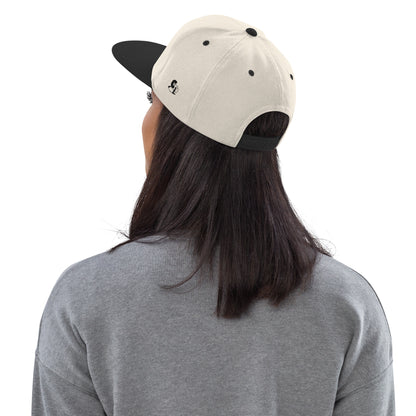 Casquette SnapBack de couleur beige et noire "Jeeper Store"