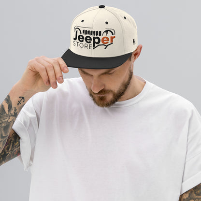 Casquette SnapBack de couleur beige et noire "Jeeper Store"