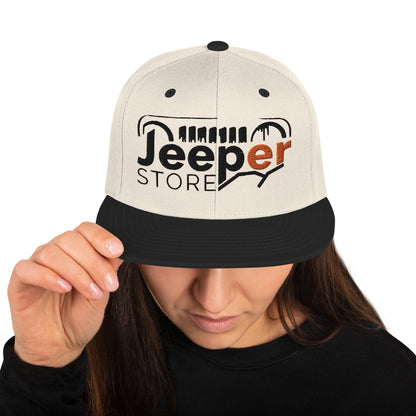 Casquette SnapBack de couleur beige et noire "Jeeper Store"