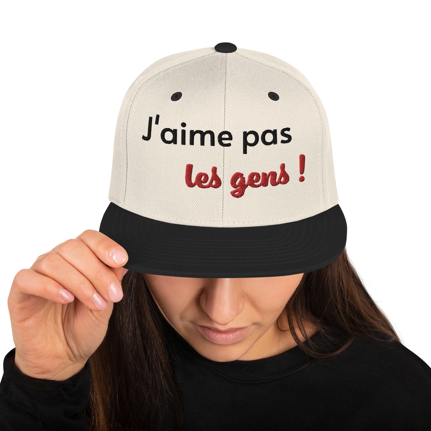 Casquette SnapBack de couleur beige et noire "J'aime pas les gens !"