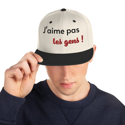 Casquette SnapBack de couleur beige et noire "J'aime pas les gens !"