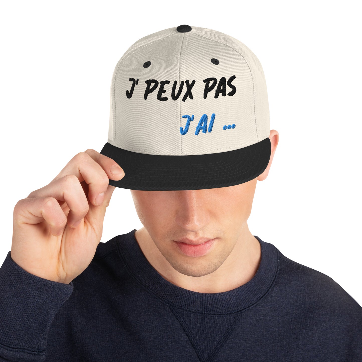 Casquette SnapBack de couleur beige et noire "J' peux pas j'ai ..."