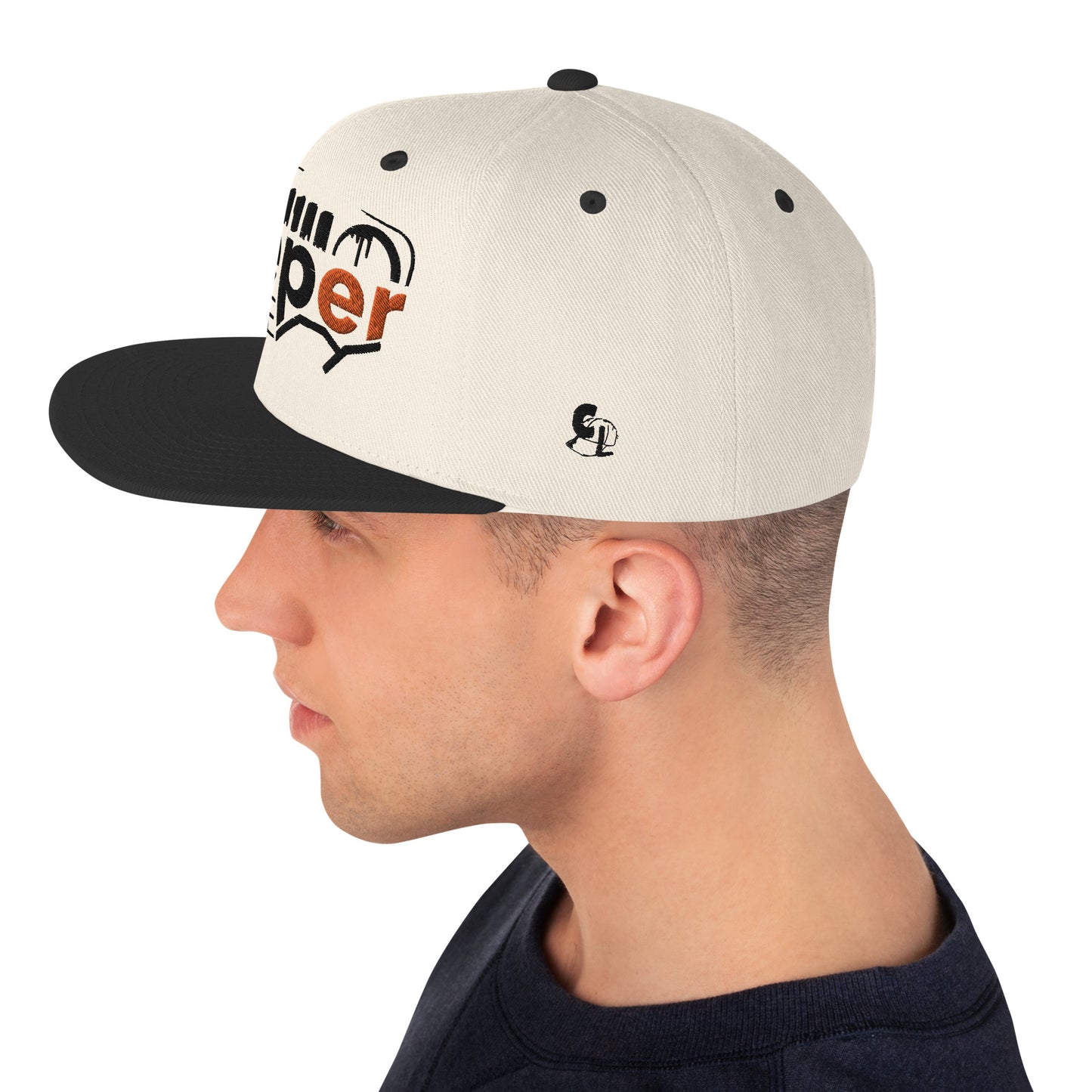 Casquette SnapBack de couleur beige et noire "Jeeper Store"