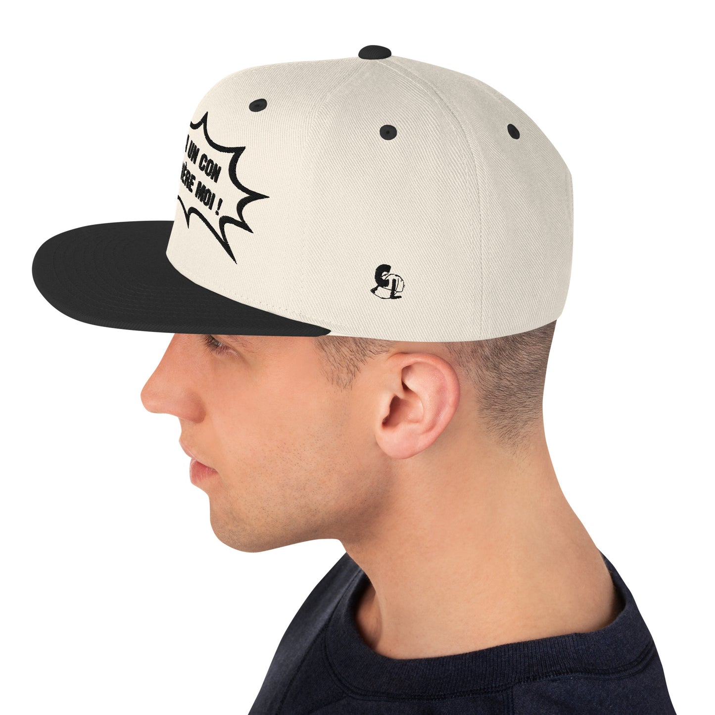 Casquette SnapBack de couleur beige et noire "Y a un con derrière moi"