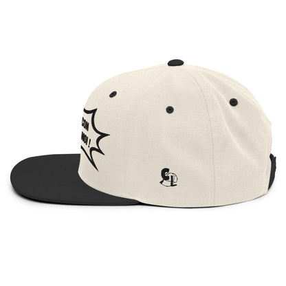 Casquette SnapBack de couleur beige et noire "Y a un con derrière moi"