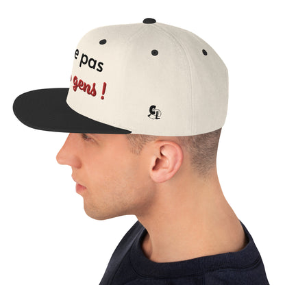 Casquette SnapBack de couleur beige et noire "J'aime pas les gens !"