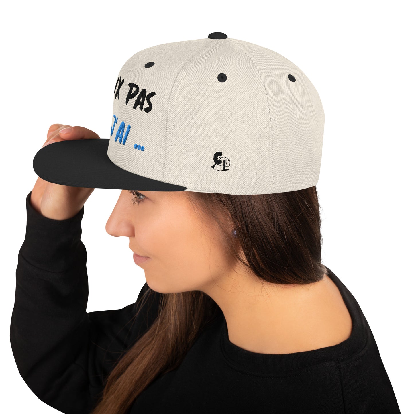 Casquette SnapBack de couleur beige et noire "J' peux pas j'ai ..."