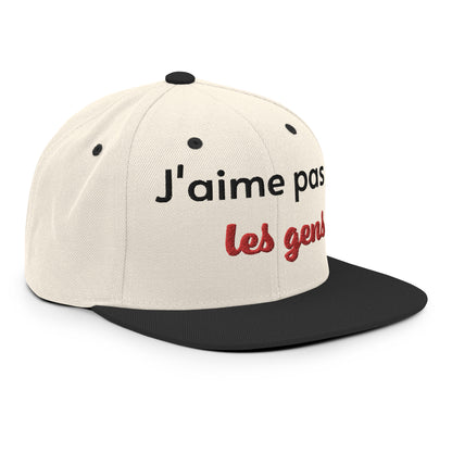 Casquette SnapBack de couleur beige et noire "J'aime pas les gens !"