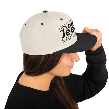 Casquette SnapBack de couleur beige et noire "Jeeper Store"