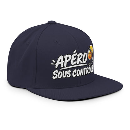 Casquette Snapback, brodée « Apéro sous contrôle », en Bleu Marine Foncé, vue de trois quarts, image 62