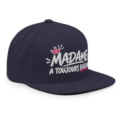 Casquette Snapback, brodée « Madame à toujours raison », en Bleu Marine Foncé, vue de trois quarts, image 61