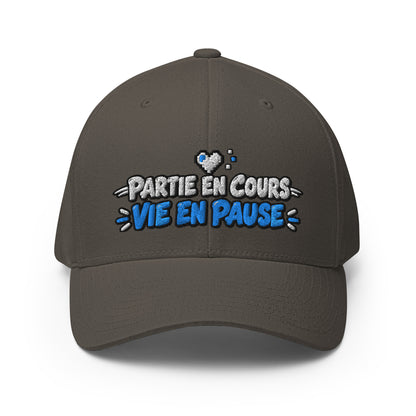 Casquette Casquette, brodée « Partie en cours, vie en pause », en Rouge, vue de face, image 7