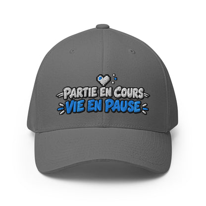 Casquette Casquette, brodée « Partie en cours, vie en pause », en Rouge, vue de face, image 5