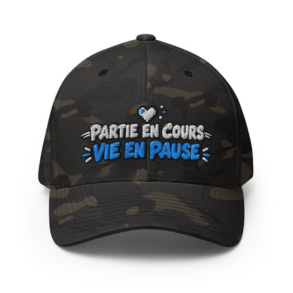 Casquette Casquette, brodée « Partie en cours, vie en pause », en Multicam Black, vue de face, image 2