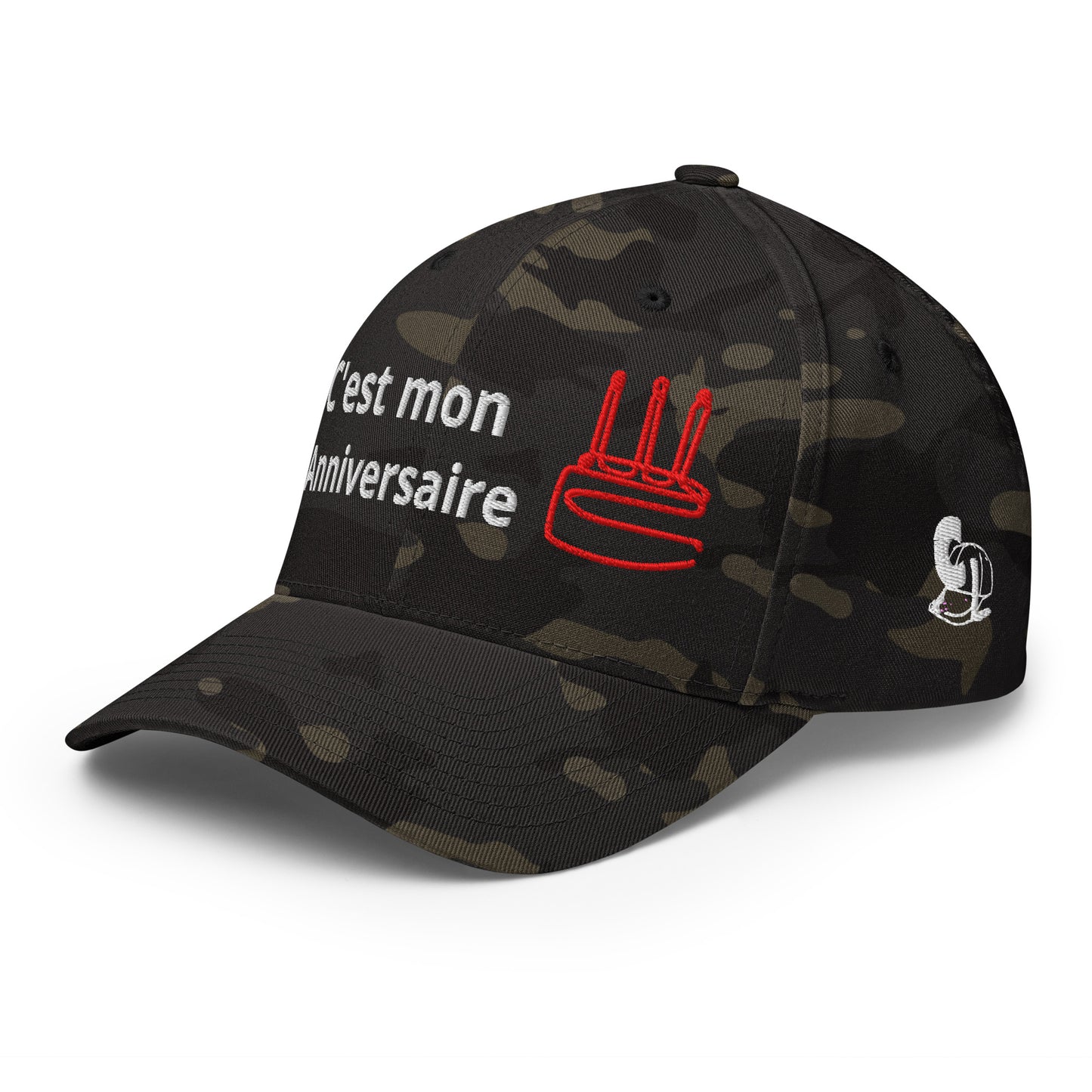 Casquette Baseball, brodée « C'est mon anniversaire », en Multicam Black, vue de trois quarts