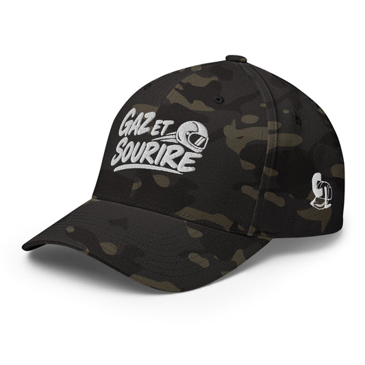 Casquette Casquette, brodée « Gaz et sourire », en Multicam Black, vue de trois quarts