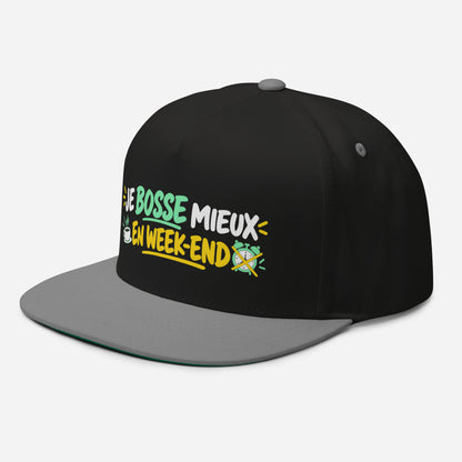 Casquette Snapback, brodée « Je bosse mieux en weekend », en Noir, vue de trois quarts