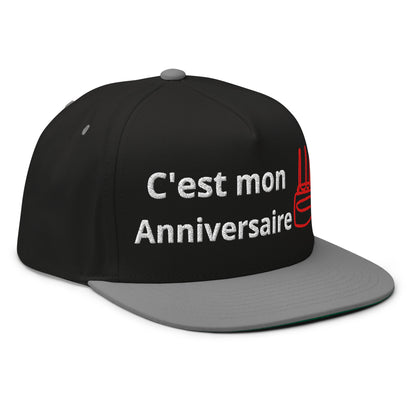 Casquette Snapback, brodée « C'est mon anniversaire », en Noir, vue de trois quarts, image 12