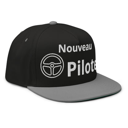 Casquette Snapback, brodée « Nouveau Pilote », en Noir, vue de trois quarts, image 16