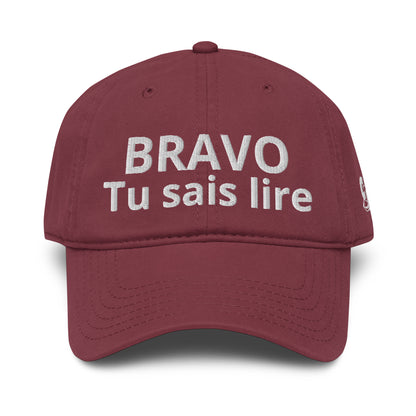 Casquette Baseball, brodée « Bravo tu sais lire », en Bordeaux, vue de face, image 15