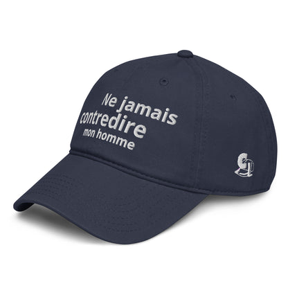 Casquette Baseball, brodée « Ne jamais contredire mon homme », en Bleu Marine, vue de trois quarts, image 3