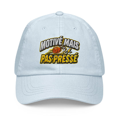 Casquette Baseball, brodée « Motivé mais pas pressé », en Pastel Blue, vue de face, image 3