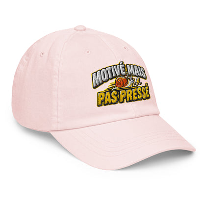Casquette Baseball, brodée « Motivé mais pas pressé », en Pastel Pink, vue de trois quarts, image 21