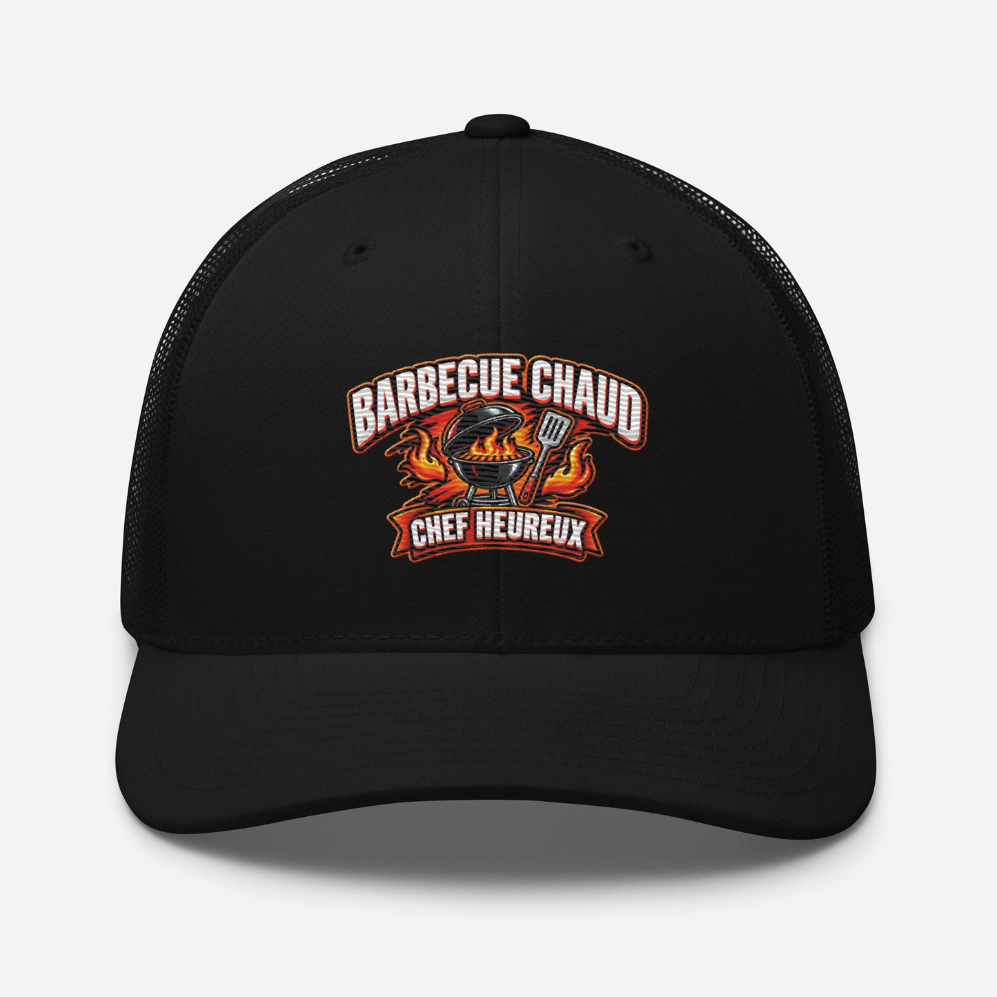 Casquette Trucker, brodée « Barbecue chaud, chef heureux », en Noir, vue de face, image 3