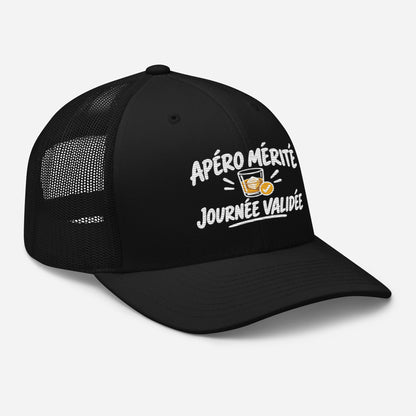 Casquette Trucker, brodée « Apéro mérité, journée validée », en Noir, vue de trois quarts, image 7