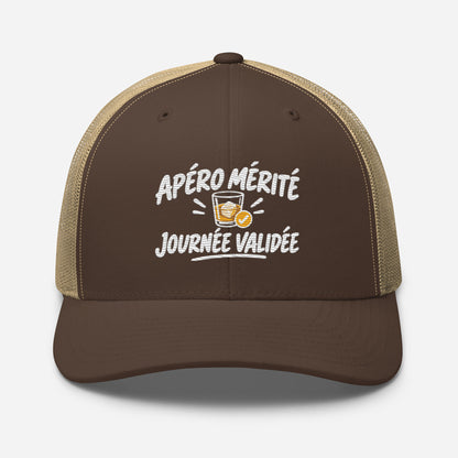 Casquette Trucker, brodée « Apéro mérité, journée validée », en Kaki, vue de face, image 44