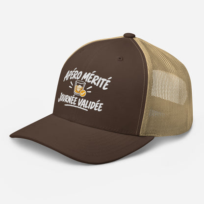 Casquette Trucker, brodée « Apéro mérité, journée validée », en Kaki, vue de trois quarts, image 46