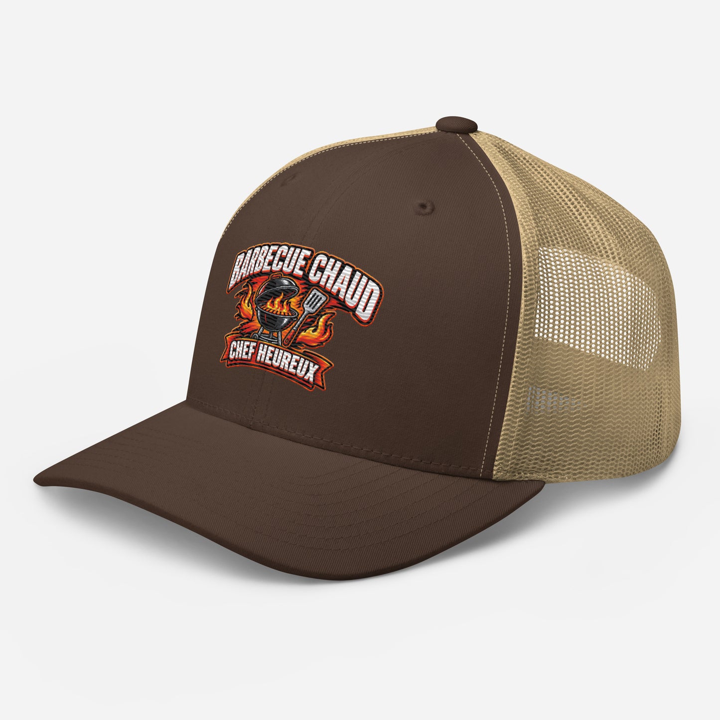 Casquette Trucker, brodée « Barbecue chaud, chef heureux », en Kaki, vue de trois quarts, image 47