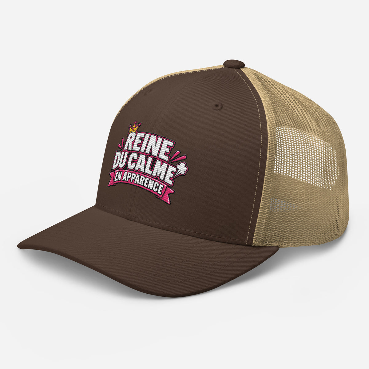Casquette Trucker, brodée « Reine du calme, en apparence », en Kaki, vue de trois quarts, image 47