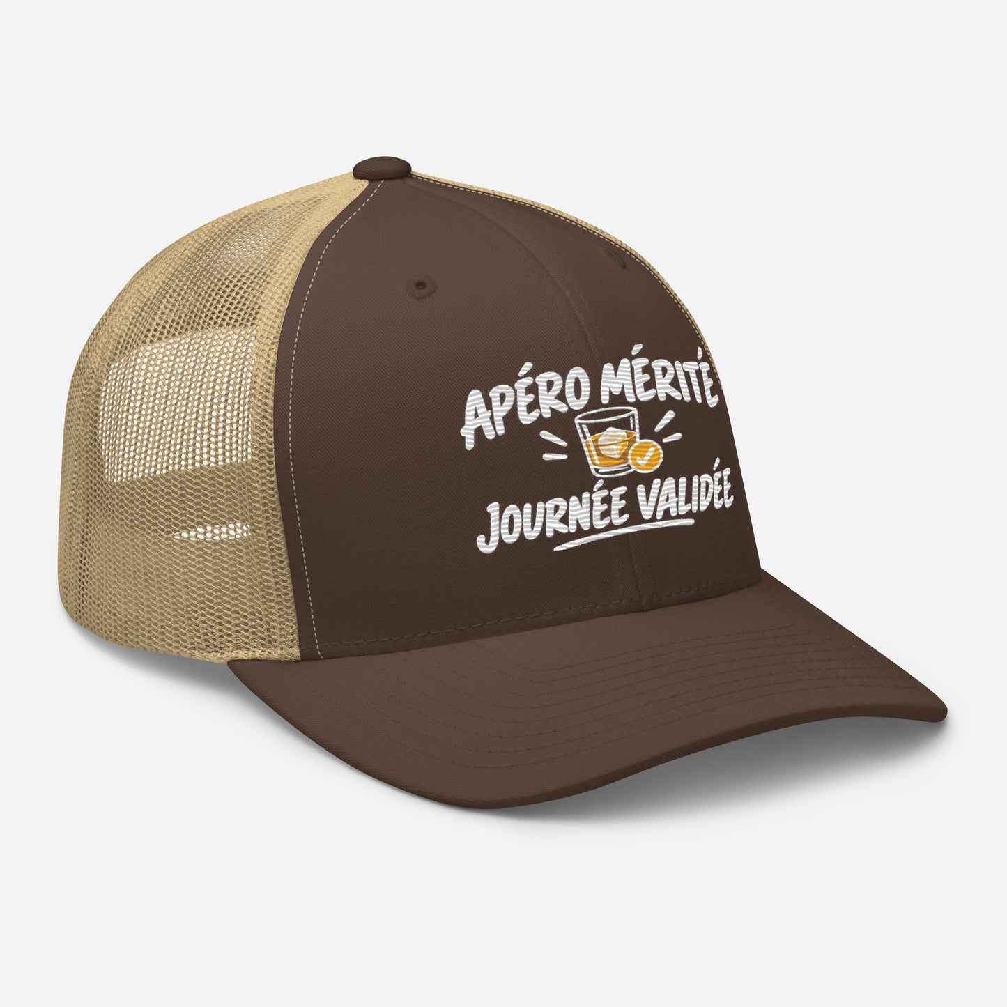 Casquette Trucker, brodée « Apéro mérité, journée validée », en Kaki, vue de trois quarts, image 48
