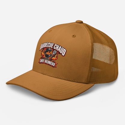 Casquette Trucker, brodée « Barbecue chaud, chef heureux », en Caramel, vue de trois quarts, image 65