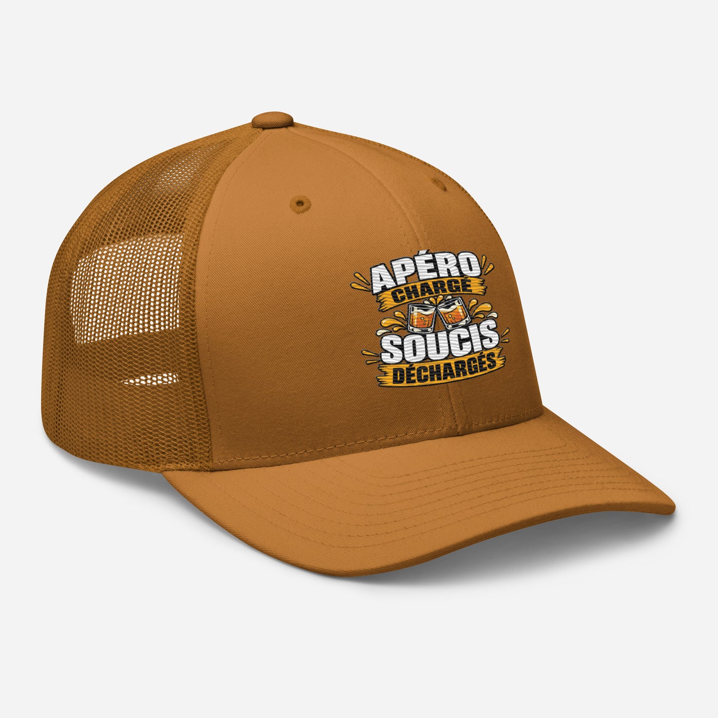 Casquette Trucker, brodée « Apéro chargé, soucis déchargés », en Caramel, vue de trois quarts, image 67