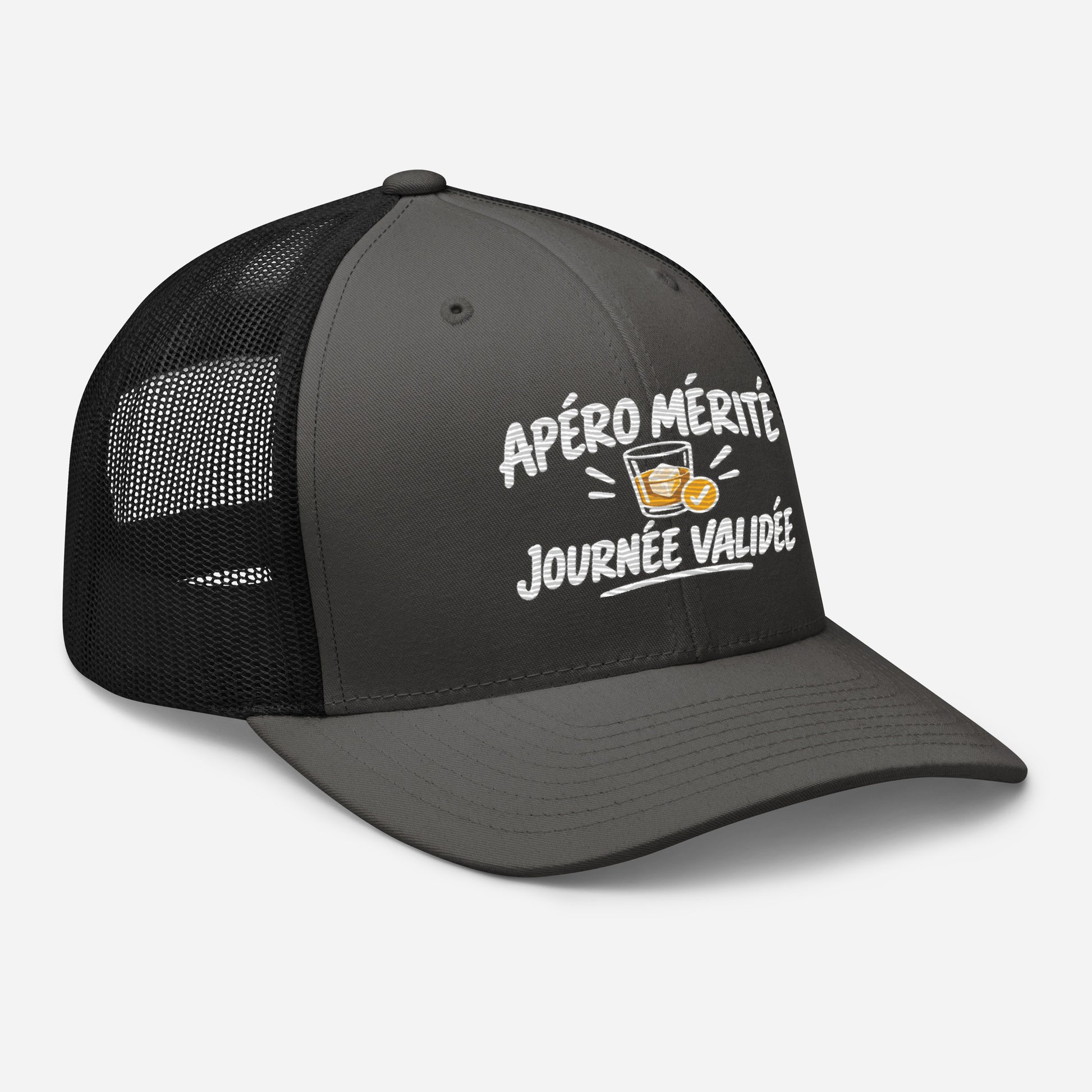Casquette Trucker, brodée « Apéro mérité, journée validée », en Noir, vue de trois quarts, image 31