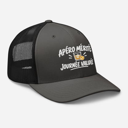 Casquette Trucker, brodée « Apéro mérité, journée validée », en Noir, vue de trois quarts, image 31