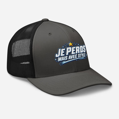 Casquette Trucker, brodée « Je perds mais avec style », en Noir, vue de trois quarts, image 30