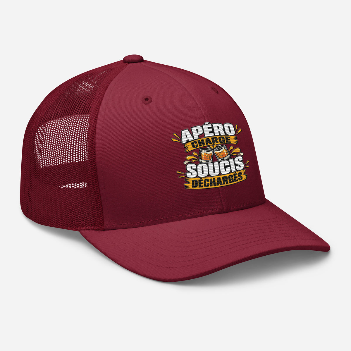 Casquette Trucker, brodée « Apéro chargé, soucis déchargés », en Canneberge, vue de trois quarts, image 37