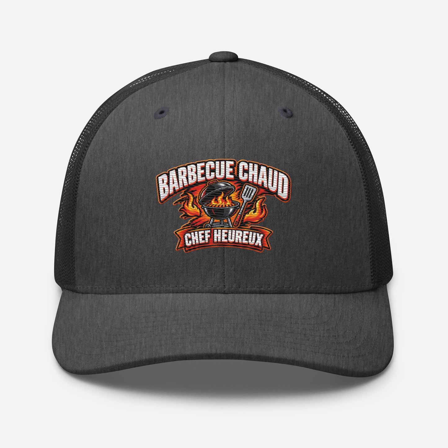 Casquette Trucker, brodée « Barbecue chaud, chef heureux », en Dark Heather Gray, vue de face, image 50