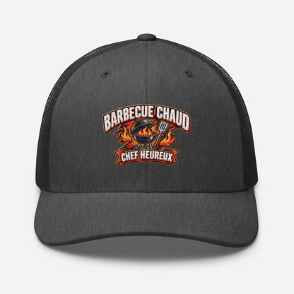 Casquette Trucker, brodée « Barbecue chaud, chef heureux », en Dark Heather Gray, vue de face, image 50