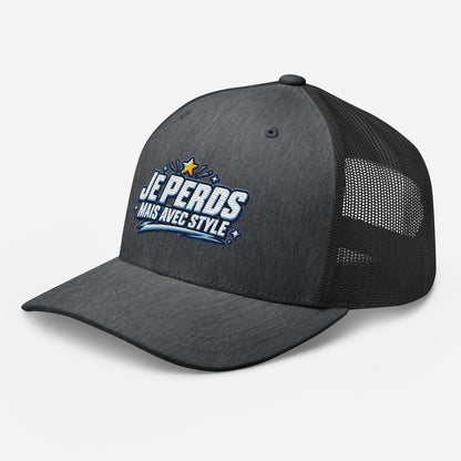 Casquette Trucker, brodée « Je perds mais avec style », en Dark Heather Gray, vue de trois quarts, image 52