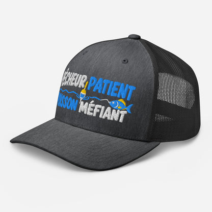 Casquette Trucker, brodée « Pêcheur patient, poisson méfiant », en Dark Heather Gray, vue de trois quarts, image 53