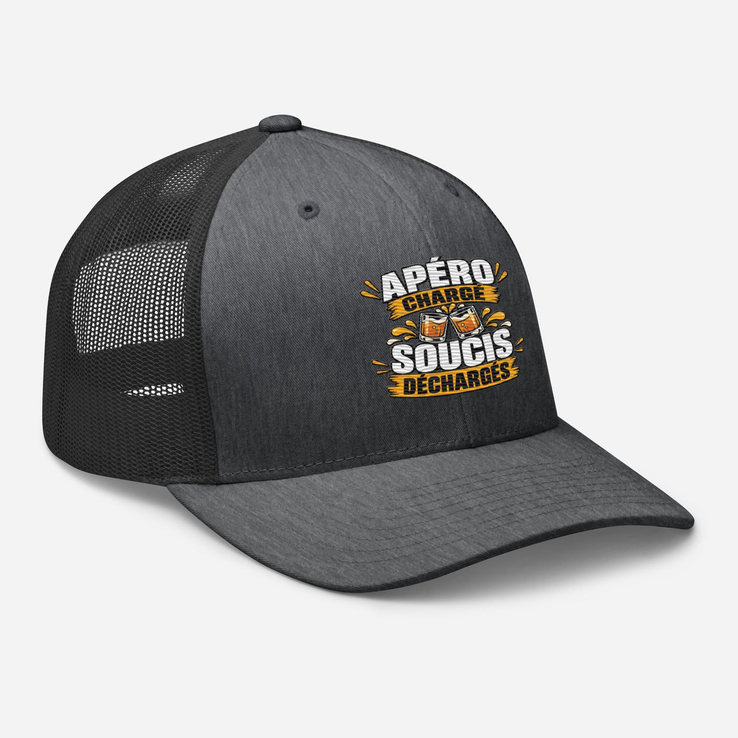 Casquette Trucker, brodée « Apéro chargé, soucis déchargés », en Dark Heather Gray, vue de trois quarts, image 55