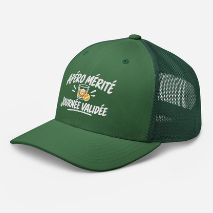 Casquette Trucker, brodée « Apéro mérité, journée validée », vue de trois quarts, image 58