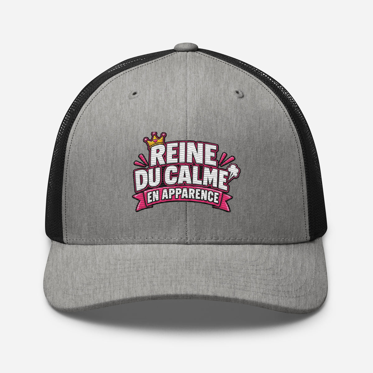 Casquette Trucker, brodée « Reine du calme, en apparence », en Noir, vue de face, image 69