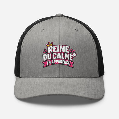Casquette Trucker, brodée « Reine du calme, en apparence », en Noir, vue de face, image 69