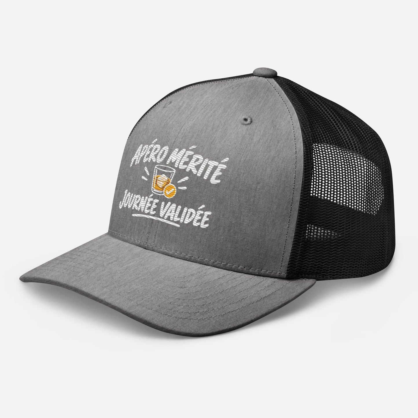 Casquette Trucker, brodée « Apéro mérité, journée validée », en Noir, vue de trois quarts, image 70