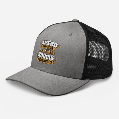 Casquette Trucker, brodée « Apéro chargé, soucis déchargés », en Noir, vue de trois quarts